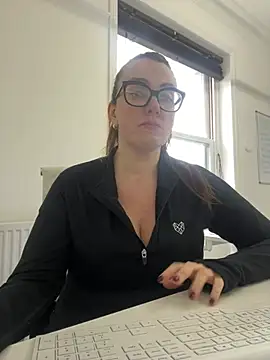 Miss Stassi online show from 02-03-25, 09:41