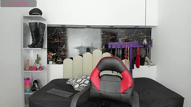 Kathia Armstrong online show from 12-17-24, 01:05