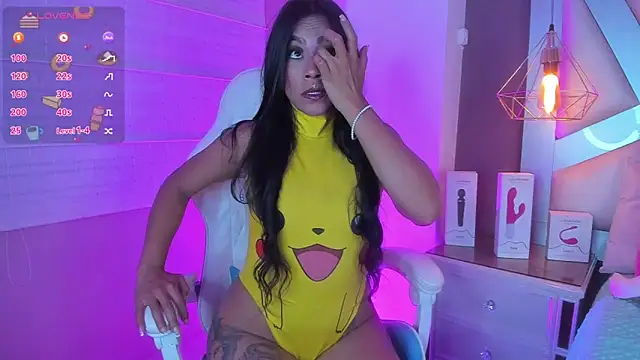 Snapshot of Amber_villalobos_ chatting on 05-21-26, 03:57 Amber villalobos online show from 05-21-26, 03:57