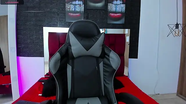 Snapshot of April1_sc chatting on 03-13-25, 04:45 April1 sc online show from 03-13-25, 04:45