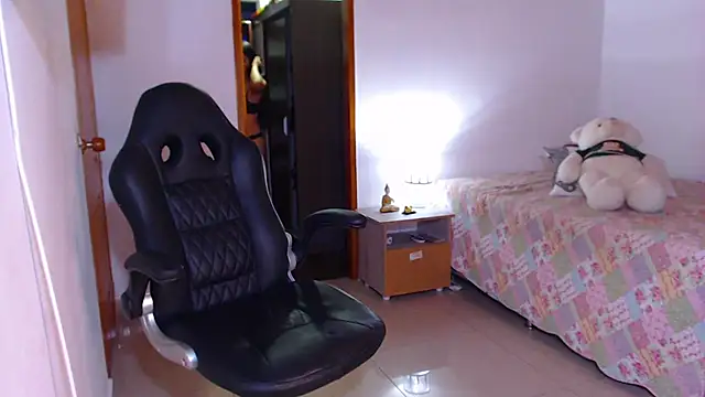 Snapshot of Otilia_Sigrid chatting on 12-20-24, 10:54 Otilia Sigrid online show from 12-20-24, 10:54