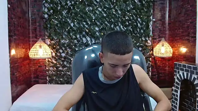 Snapshot of JackSwan18 chatting on 12-23-24, 01:45 JackSwan18 online show from 12-23-24, 01:45