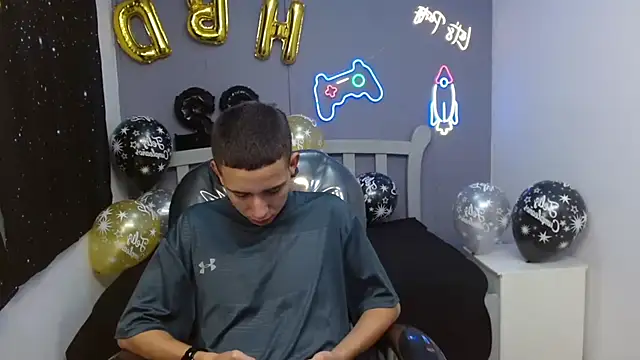 Snapshot of JackSwan18 chatting on 01-03-25, 02:08 JackSwan18 online show from 01-03-25, 02:08