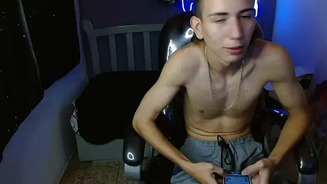 Snapshot of JackSwan18 chatting on 01-07-25, 06:35 JackSwan18 online show from 01-07-25, 06:35