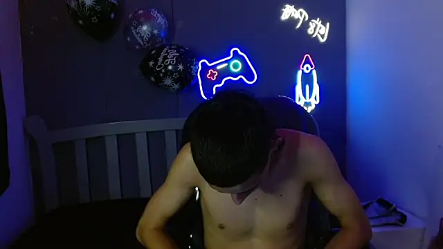 Snapshot of JackSwan18 chatting on 01-08-25, 04:00 JackSwan18 online show from 01-08-25, 04:00