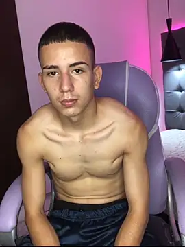 Snapshot of JackSwan18 chatting on 10-10-25, 03:27 JackSwan18 online show from 10-10-25, 03:27