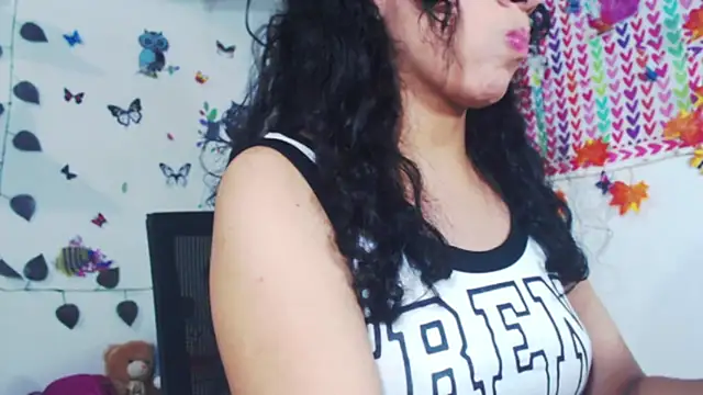 Snapshot of Alisxon4u chatting on 02-11-25, 04:11 Alisxon4u online show from 02-11-25, 04:11