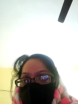 Snapshot of heenage chatting on 12-14-24, 04:01 heenage online show from 12-14-24, 04:01