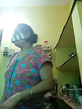 Snapshot of heenage chatting on 10-31-25, 08:26 heenage online show from 10-31-25, 08:26