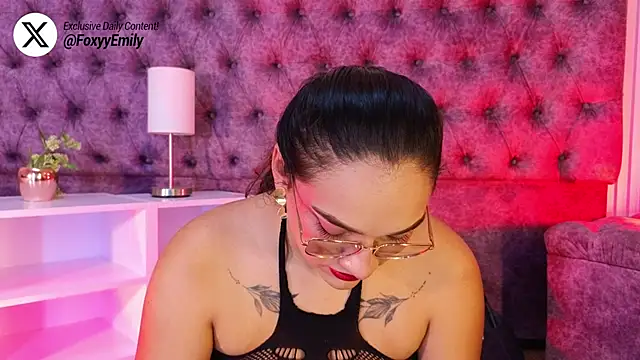 Snapshot of EMILYY_FOXY chatting on 05-17-26, 07:10 EMILYY FOXY online show from 05-17-26, 07:10