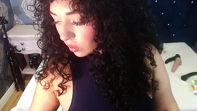 Snapshot of Sofiacowperx chatting on 05-17-26, 06:37 Sofiacowperx online show from 05-17-26, 06:37
