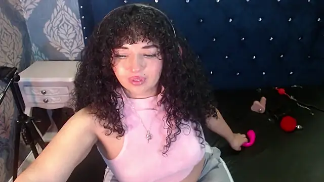 Snapshot of Sofiacowperx chatting on 05-26-26, 01:07 Sofiacowperx online show from 05-26-26, 01:07
