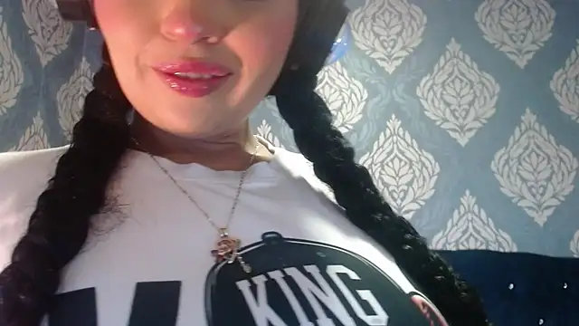 Snapshot of Sofiacowperx chatting on 06-04-26, 09:32 Sofiacowperx online show from 06-04-26, 09:32
