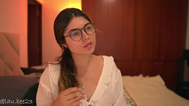 Snapshot of Lau_Bee chatting on 07-18-26, 07:06 Lau Bee online show from 07-18-26, 07:06