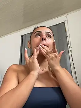 ZoeJohnsoon online show from 10-30-25, 04:30