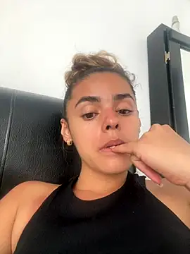 ZoeJohnsoon online show from 11-19-25, 05:13