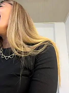 ZoeJohnsoon online show from 12-20-25, 07:54