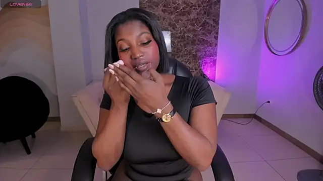 SavannahStorm online show from 11-30-25, 11:47