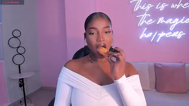 SavannahStorm online show from 04-18-26, 12:31