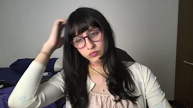 Snapshot of Alice_love29 chatting on 01-09-25, 03:26 Alice love29 online show from 01-09-25, 03:26