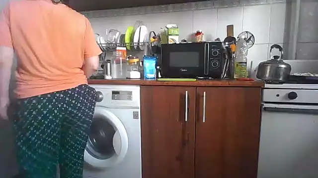 Snapshot of MikaKors chatting on 03-02-25, 09:10 MikaKors online show from 03-02-25, 09:10