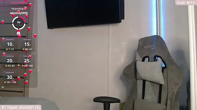 Snapshot of YourBitsy chatting on 03-18-26, 04:37 YourBitsy online show from 03-18-26, 04:37