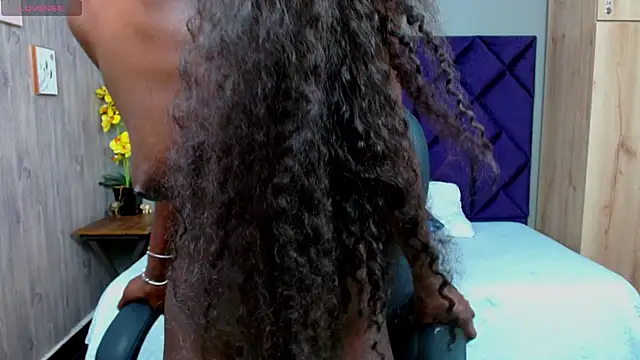 Snapshot of Nahomi-Hill chatting on 01-18-25, 11:33 Nahomi-Hill online show from 01-18-25, 11:33