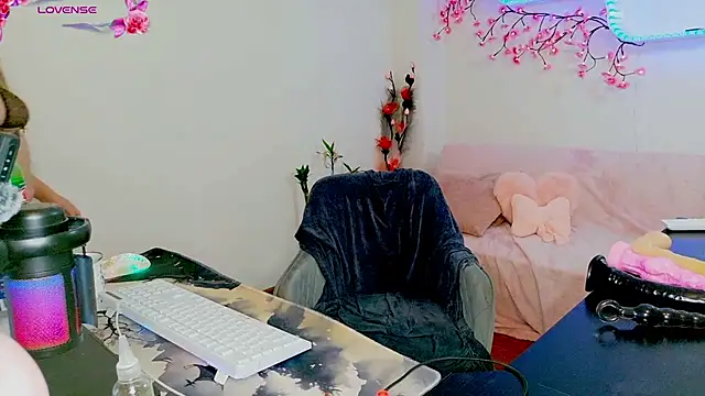 Snapshot of AustrianGirl99 chatting on 07-17-26, 12:23 AustrianGirl99 online show from 07-17-26, 12:23