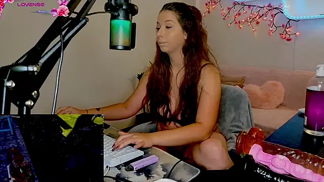 Snapshot of AustrianGirl99 chatting on 07-26-26, 01:29 AustrianGirl99 online show from 07-26-26, 01:29