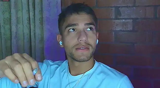 Snapshot of Leandro_valenzuela chatting on 02-05-25, 04:27 Leandro valenzuela online show from 02-05-25, 04:27