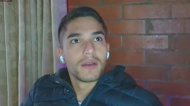 Snapshot of Leandro_valenzuela chatting on 02-05-25, 12:17 Leandro valenzuela online show from 02-05-25, 12:17