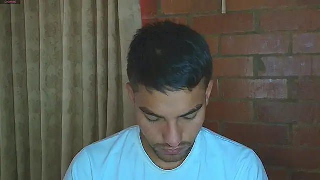 Snapshot of Leandro_valenzuela chatting on 02-05-25, 06:48 Leandro valenzuela online show from 02-05-25, 06:48