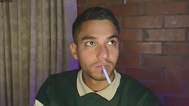 Snapshot of Leandro_valenzuela chatting on 02-06-25, 02:44 Leandro valenzuela online show from 02-06-25, 02:44