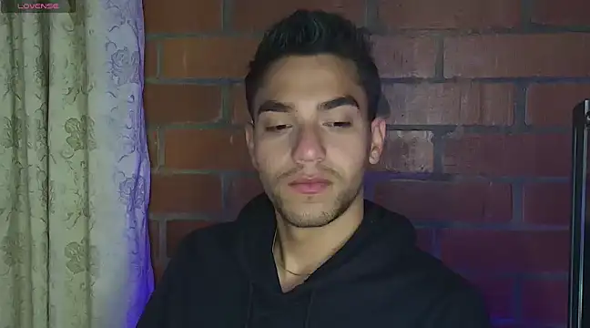 Snapshot of Leandro_valenzuela chatting on 02-14-25, 10:28 Leandro valenzuela online show from 02-14-25, 10:28