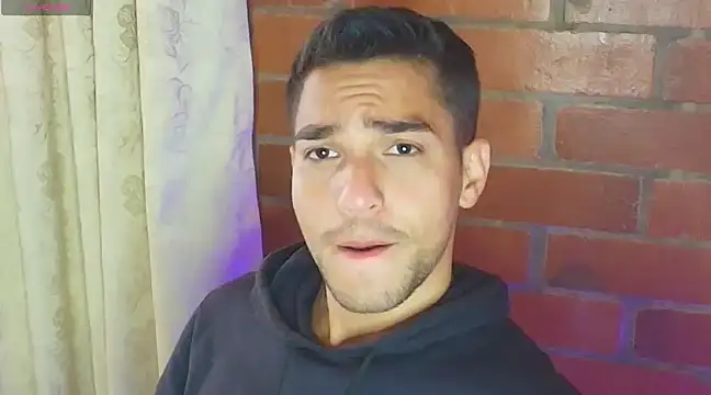 Snapshot of Leandro_valenzuela chatting on 02-14-25, 02:23 Leandro valenzuela online show from 02-14-25, 02:23