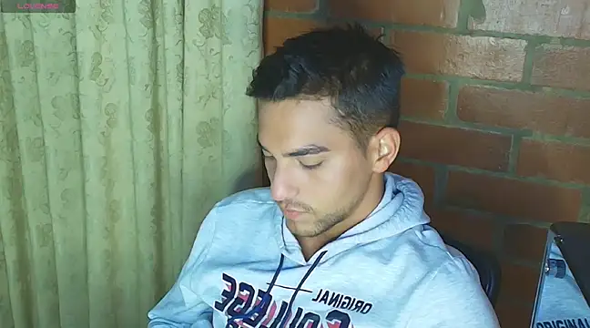 Snapshot of Leandro_valenzuela chatting on 02-16-25, 12:08 Leandro valenzuela online show from 02-16-25, 12:08