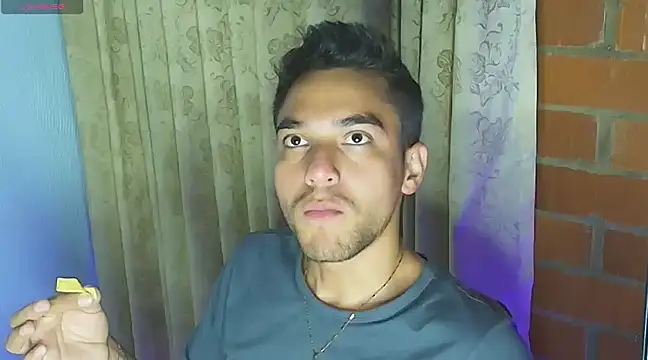 Snapshot of Leandro_valenzuela chatting on 02-19-25, 12:46 Leandro valenzuela online show from 02-19-25, 12:46