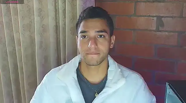 Snapshot of Leandro_valenzuela chatting on 02-19-25, 01:39 Leandro valenzuela online show from 02-19-25, 01:39