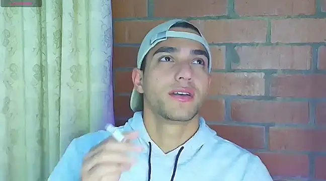 Snapshot of Leandro_valenzuela chatting on 02-20-25, 04:18 Leandro valenzuela online show from 02-20-25, 04:18