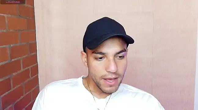 Snapshot of Leandro_valenzuela chatting on 02-26-25, 01:30 Leandro valenzuela online show from 02-26-25, 01:30