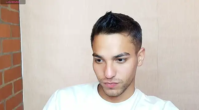 Snapshot of Leandro_valenzuela chatting on 02-27-25, 04:21 Leandro valenzuela online show from 02-27-25, 04:21