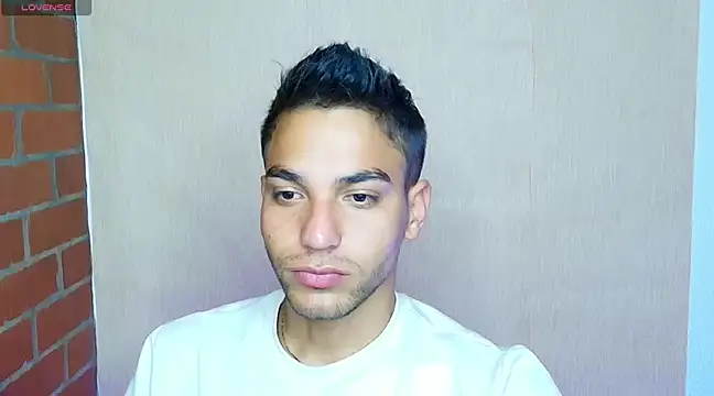 Snapshot of Leandro_valenzuela chatting on 02-28-25, 12:43 Leandro valenzuela online show from 02-28-25, 12:43