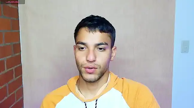 Snapshot of Leandro_valenzuela chatting on 03-04-25, 12:29 Leandro valenzuela online show from 03-04-25, 12:29