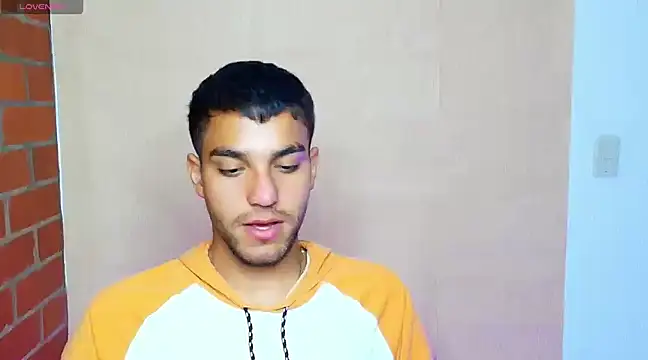 Snapshot of Leandro_valenzuela chatting on 03-04-25, 03:44 Leandro valenzuela online show from 03-04-25, 03:44