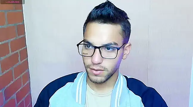 Snapshot of Leandro_valenzuela chatting on 03-05-25, 04:24 Leandro valenzuela online show from 03-05-25, 04:24