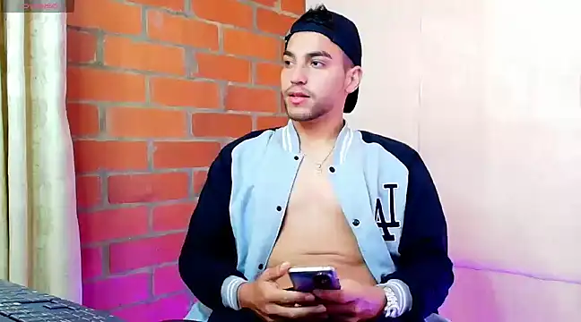 Snapshot of Leandro_valenzuela chatting on 03-06-25, 06:48 Leandro valenzuela online show from 03-06-25, 06:48