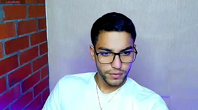 Snapshot of Leandro_valenzuela chatting on 03-07-25, 04:57 Leandro valenzuela online show from 03-07-25, 04:57