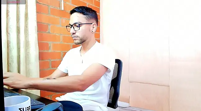 Snapshot of Leandro_valenzuela chatting on 03-11-25, 02:40 Leandro valenzuela online show from 03-11-25, 02:40