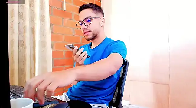 Snapshot of Leandro_valenzuela chatting on 03-12-25, 02:56 Leandro valenzuela online show from 03-12-25, 02:56