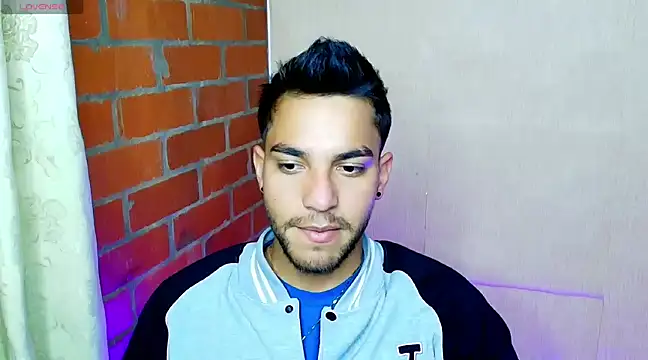 Snapshot of Leandro_valenzuela chatting on 03-13-25, 12:37 Leandro valenzuela online show from 03-13-25, 12:37